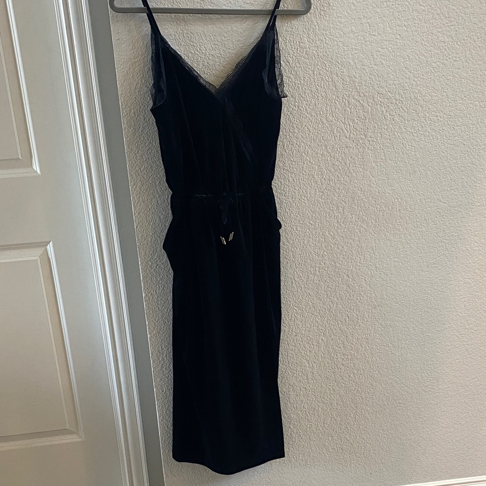 Makusi‎ Velvet Lace Trim Elegant Black Sleeveless Dress